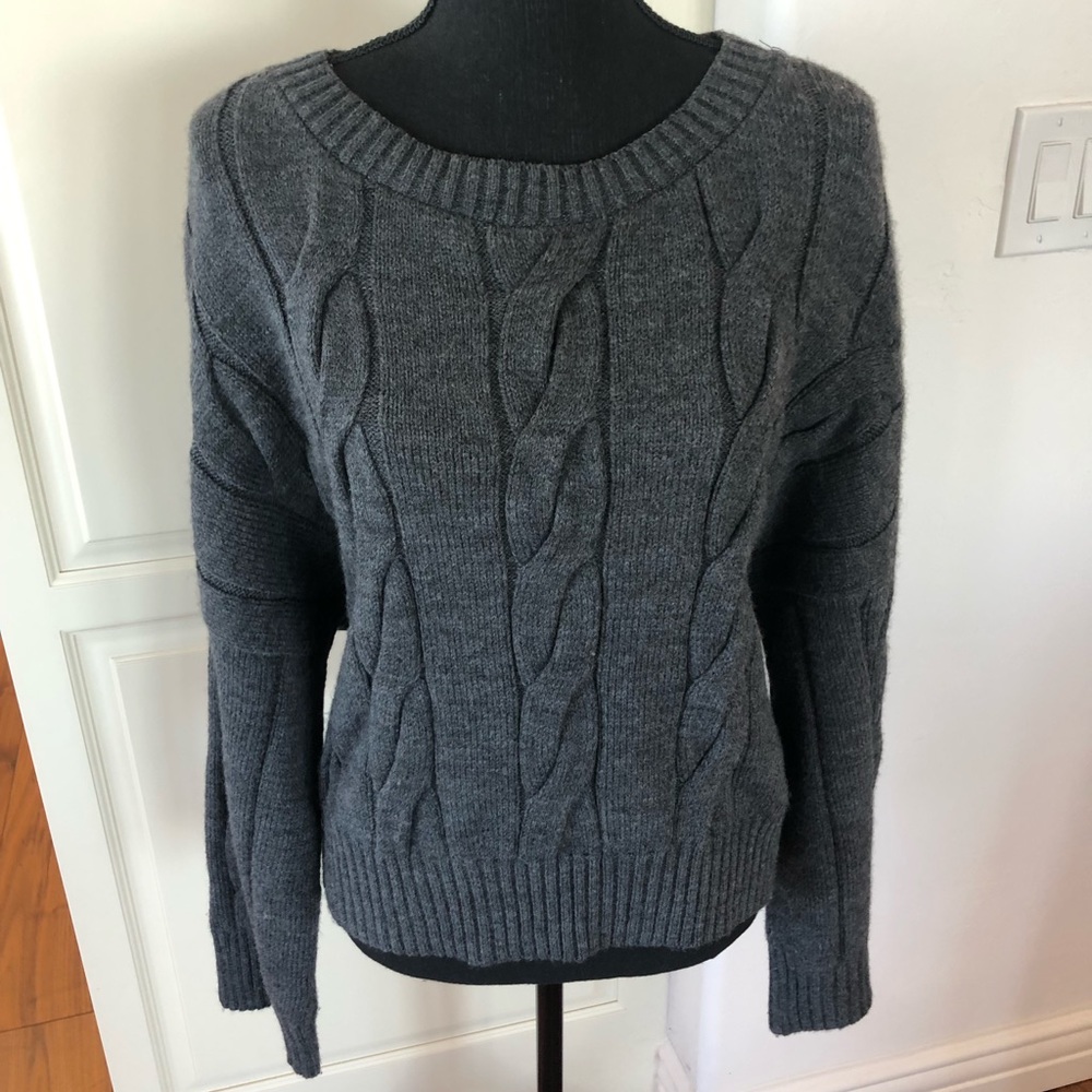 EXPRESS CABLE KNIT SWEATER SZ-S GREY W/BELL SLEEVE SUPER CUTE!! ❤️❤️